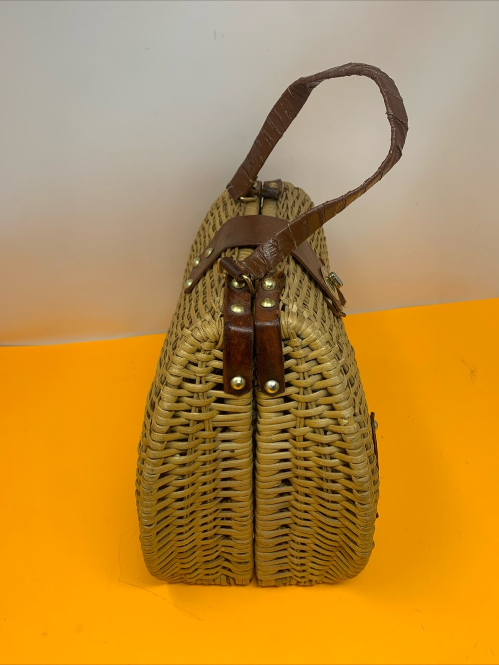 Vintage 1960s(?) Rockabilly woven purse bag with defects broke handle Still cute - Picture 4 of 16